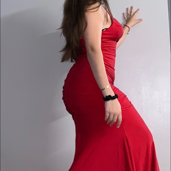 Red Dress - Picture 2 of 4